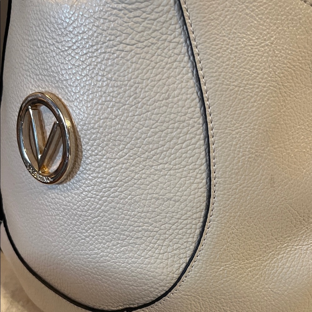 Mario Valentino Cream Shoulder Bag with Gold Details - Picture 4 of 9